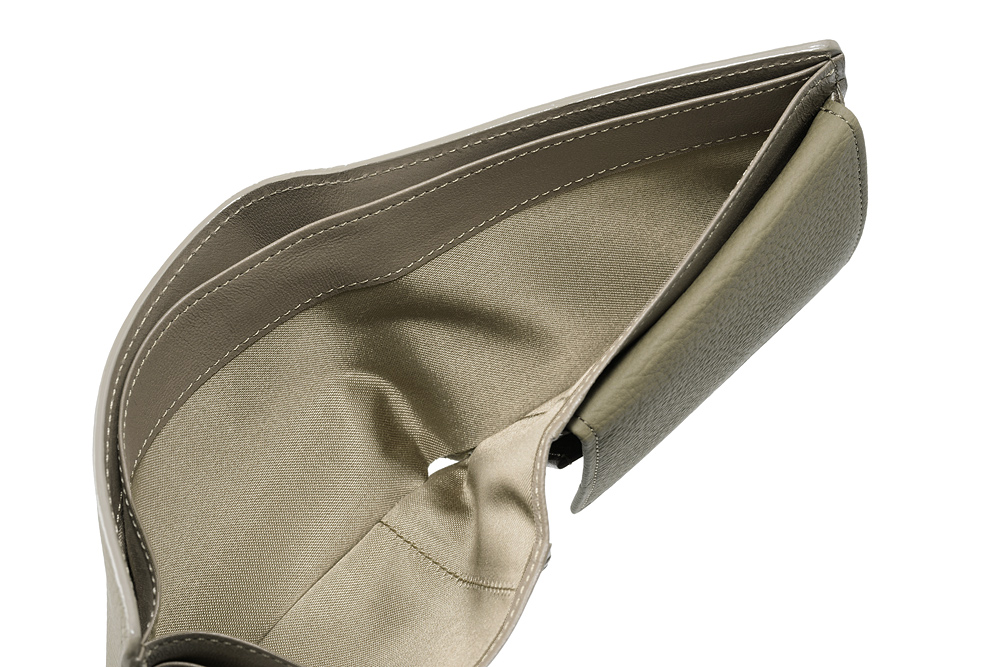 【キプリス】二つ折り財布(ＢＯＸ小銭入れ付き札入)■フォーミーキップ